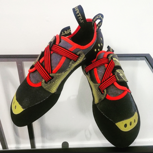 La Sportiva Climbing Shoes - Picture 1 of 2